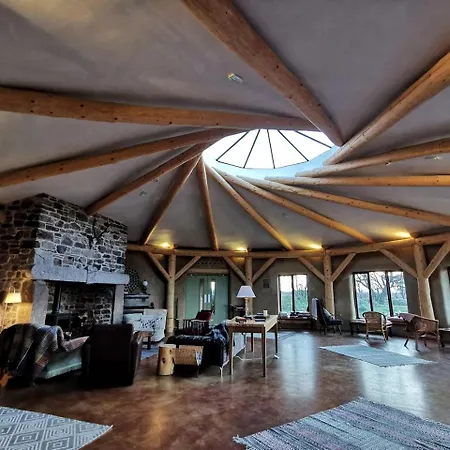 Casa vacanze Remote Yurt Rental For A Romantic Lakeside Getaway Near Ballyshannon, Ireland Ballintra