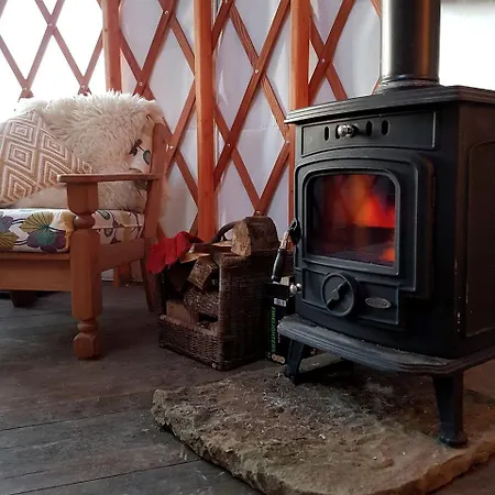 Remote Yurt Rental For A Romantic Lakeside Getaway Near Ballyshannon, Ireland Ferienhaus *