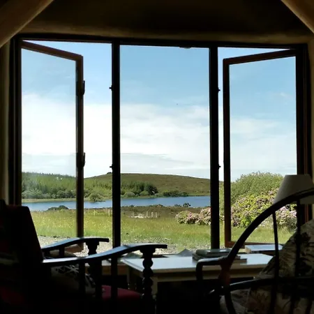 Ferienhaus Remote Yurt Rental For A Romantic Lakeside Getaway Near Ballyshannon, Ireland *