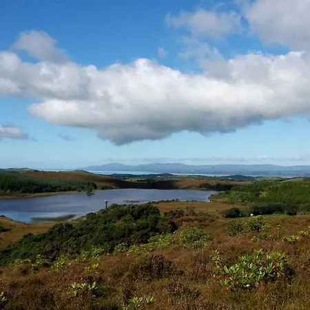 Casa vacanze Remote Yurt Rental For A Romantic Lakeside Getaway Near Ballyshannon, Ireland